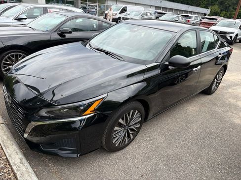 Used 2025 Nissan Altima 2.5 SV FWD image 4