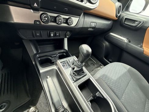 Used 2020 Toyota Tacoma SR5 RWD image 22