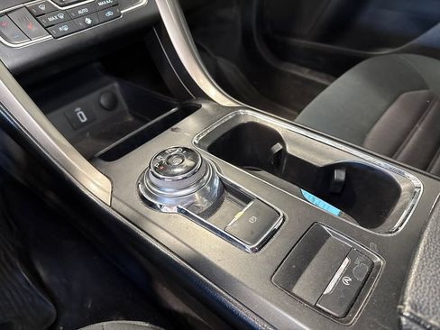 Used 2017 Ford Fusion SE w/ Fusion SE Technology Package FWD image 18