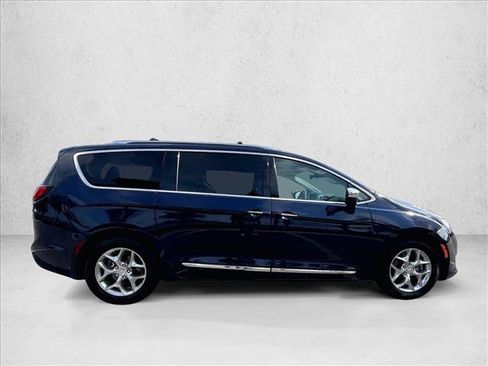 Used 2018 Chrysler Pacifica Limited w/ Advanced Safetytec Group FWD image 5