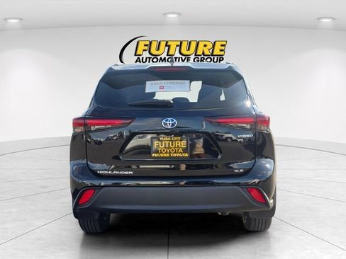 Certified 2024 Toyota Highlander XLE AWD/4WD image 6