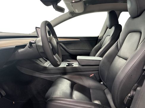 Certified 2023 Tesla Model Y Long Range AWD/4WD image 9