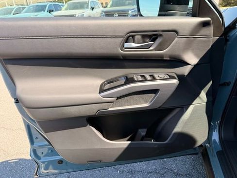 New 2026 Nissan Pathfinder SL image 11