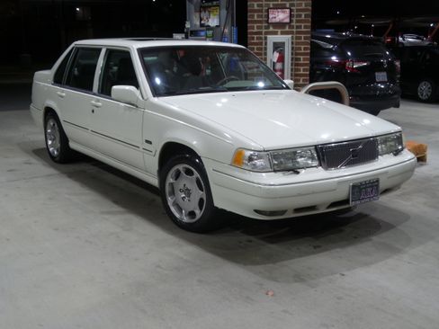 Used 1997 Volvo 960 Sedan image 2