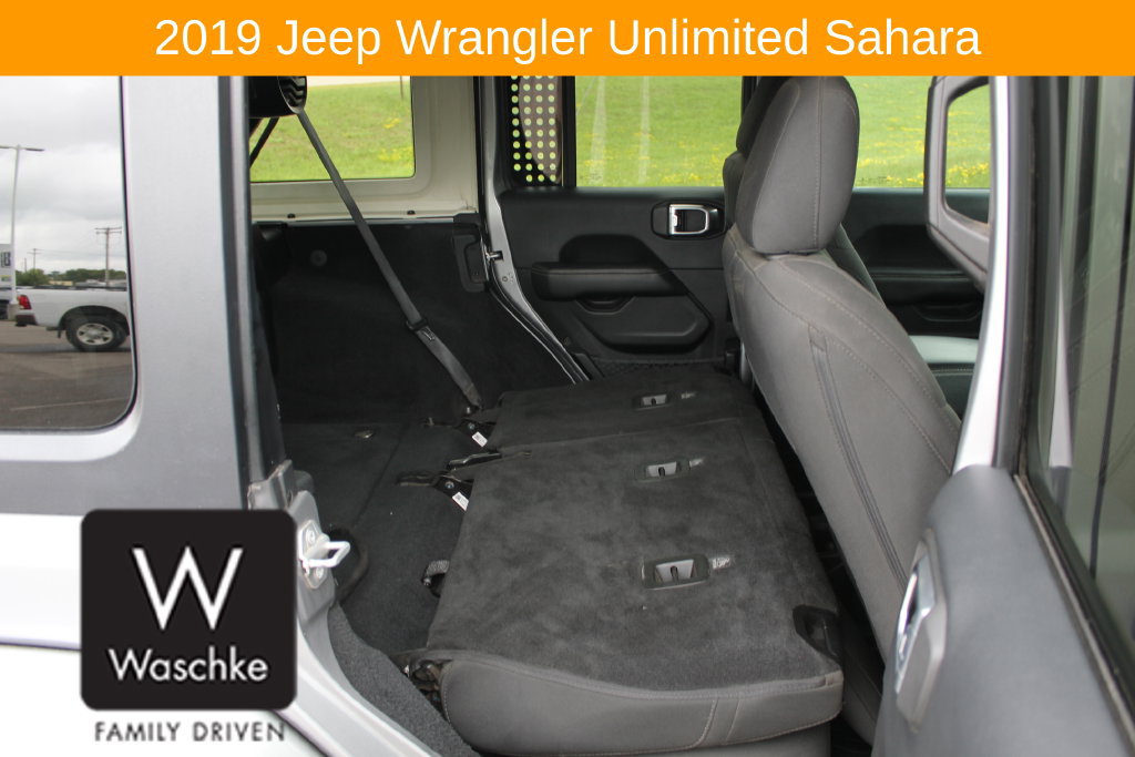 Used 2019 Jeep Wrangler Unlimited Sahara AWD/4WD image 17