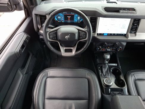 Used 2025 Ford Bronco Outer Banks image 12