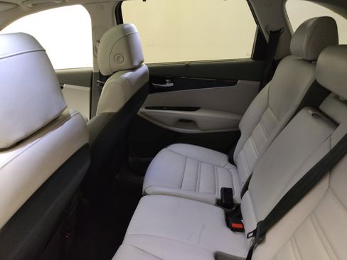 Used 2017 Kia Sorento SX image 18