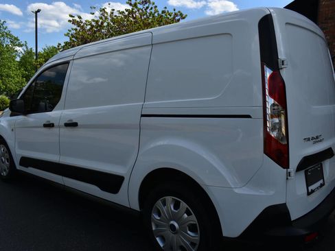 Used 2022 Ford Transit Connect XLT image 30