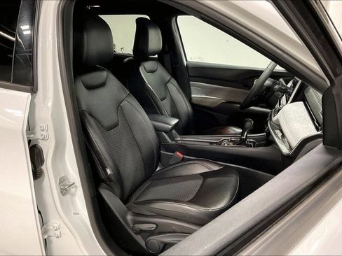 Used 2025 Jeep Compass Latitude AWD/4WD image 9