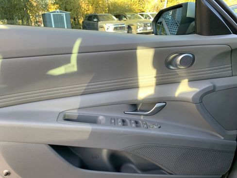 Used 2025 Hyundai Elantra SEL image 20