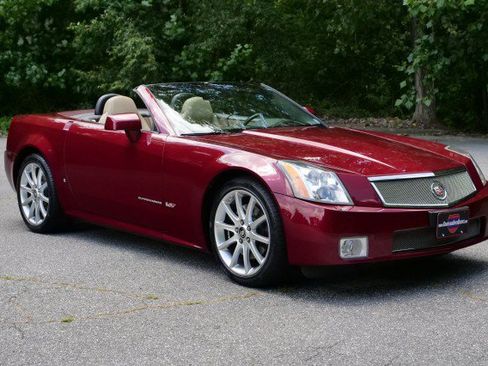 Used 2007 Cadillac XLR V RWD image 4