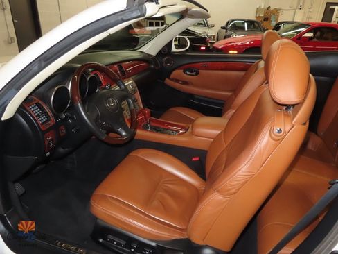 Used 2004 Lexus SC 430 Convertible image 3