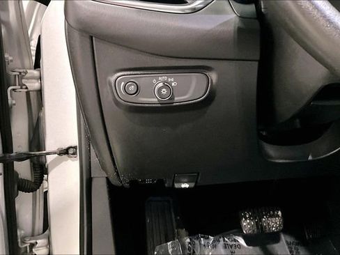 Used 2018 Chevrolet Equinox LS image 38