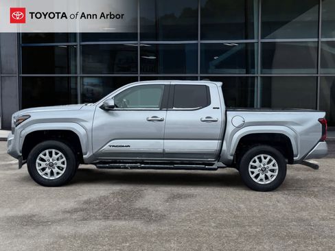 Used 2024 Toyota Tacoma SR5 image 8