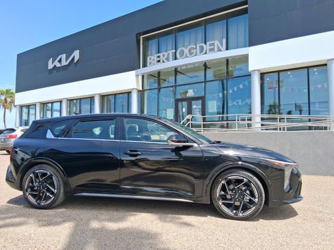 New 2026 Kia K4 GT-Line FWD image 3