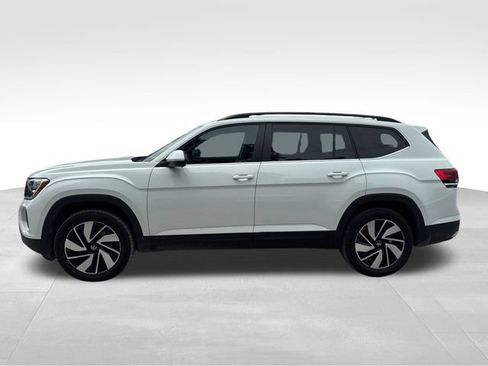 Used 2024 Volkswagen Atlas SE FWD image 2