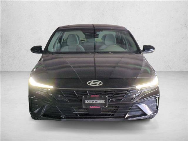 Used 2025 Hyundai Elantra SEL FWD image 2
