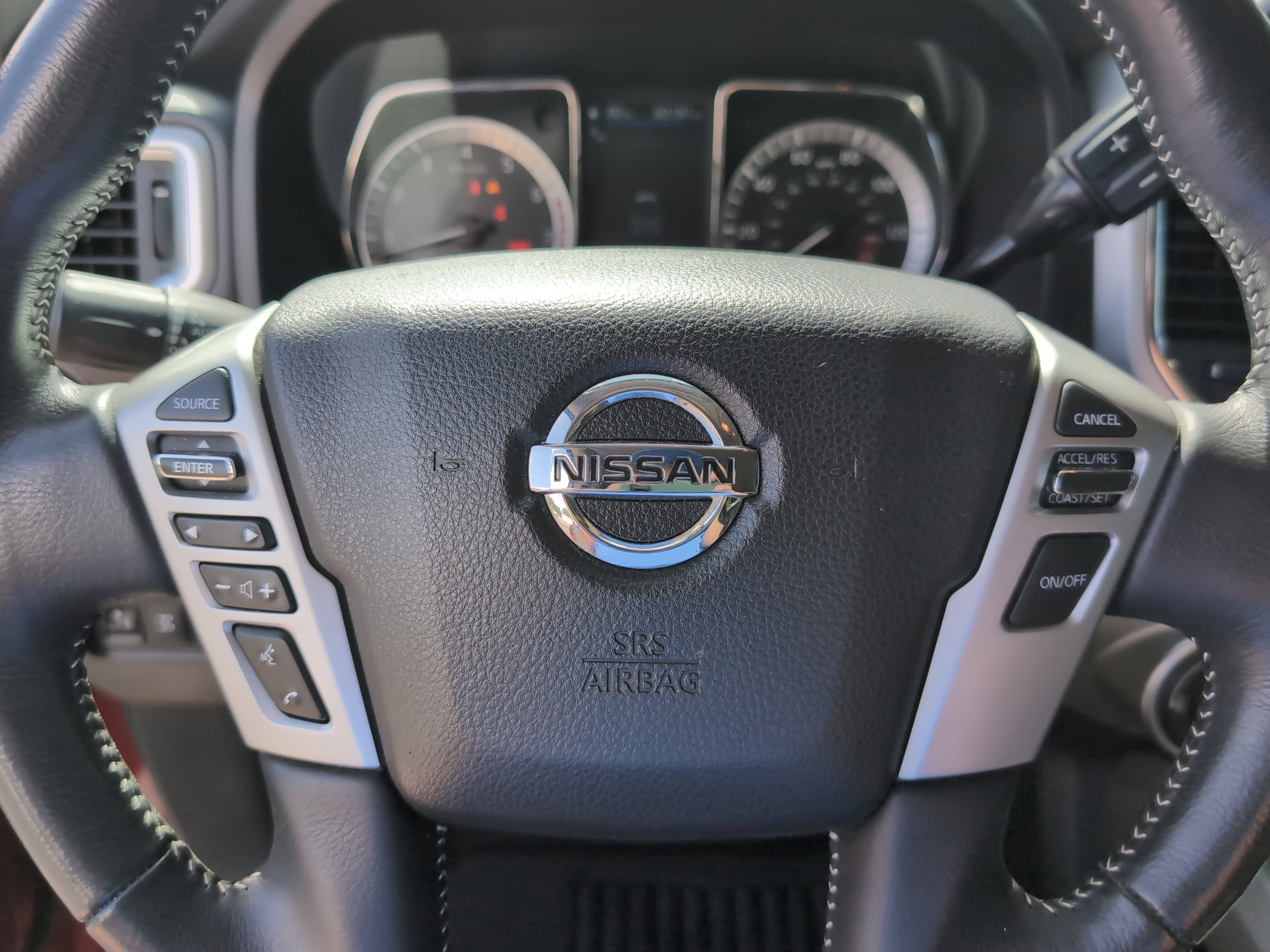 Used 2019 Nissan Titan PRO-4X w/ Pro-4x Convenience Package AWD/4WD image 11