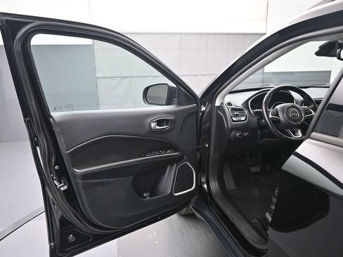 Used 2021 Jeep Compass Latitude image 9