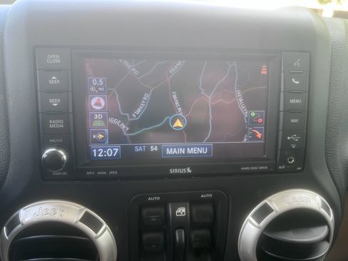 Used 2015 Jeep Wrangler Unlimited Sahara w/ Dual Top Group AWD/4WD image 8