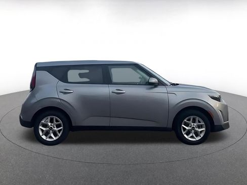 Used 2025 Kia Soul LX w/ LX Technology Package image 16