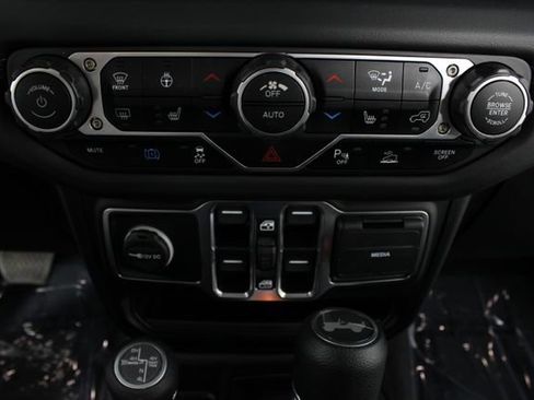 Used 2025 Jeep Wrangler Unlimited Sahara w/ Safety Group AWD/4WD image 6