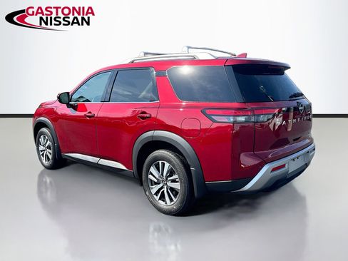 Used 2024 Nissan Pathfinder SL image 6