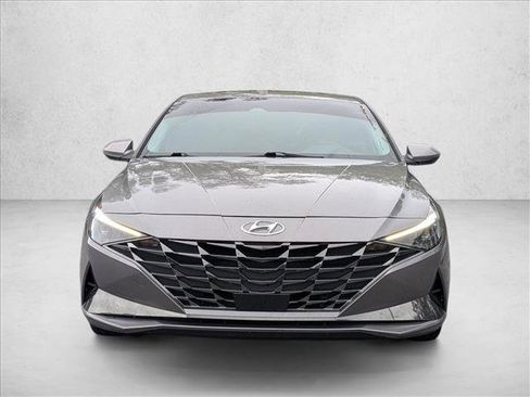 Used 2023 Hyundai Elantra Limited image 3