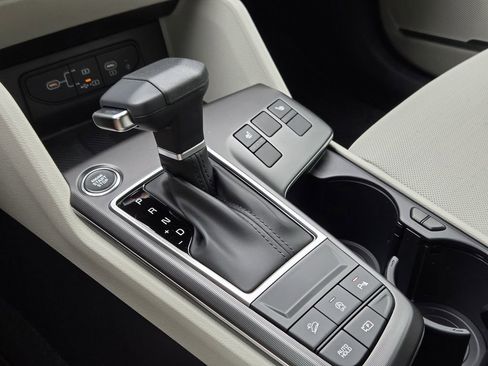 New 2026 Kia Sportage EX FWD image 17