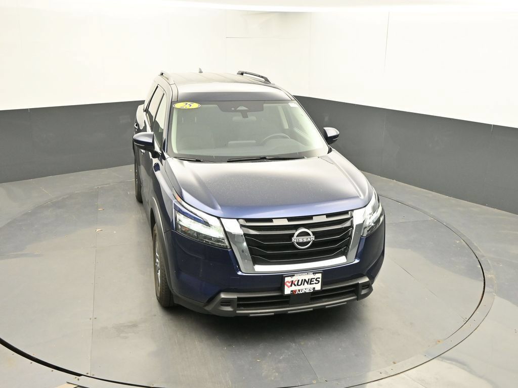 Used 2025 Nissan Pathfinder SV FWD image 38