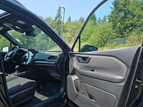 Certified 2025 Subaru Forester Premium AWD/4WD image 29