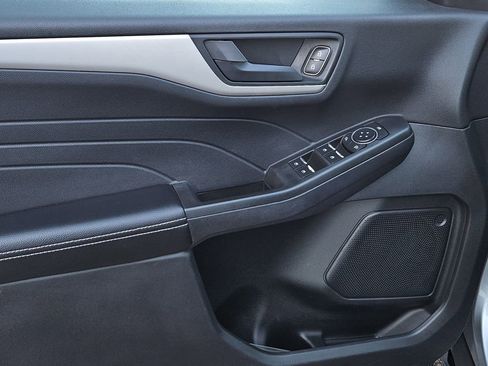 Used 2022 Ford Escape SE image 18