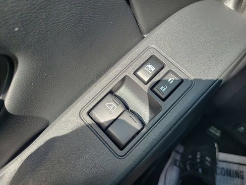 Used 2025 Nissan Frontier S RWD image 28