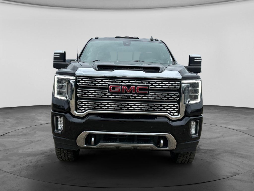 Used 2022 GMC Sierra 2500 Denali w/ Denali Black Diamond Edition AWD/4WD image 4