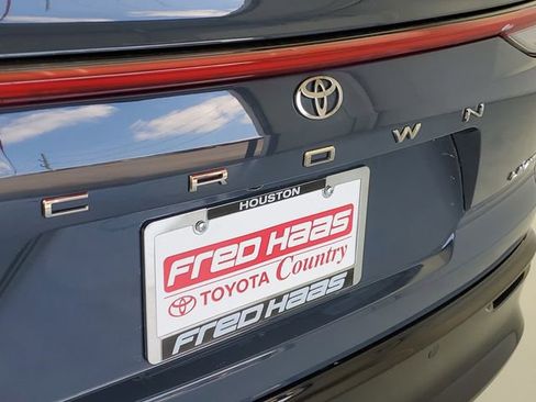 Used 2025 Toyota Crown Signia Limited w/ Advanced Technology Package image 9