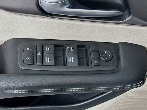 Certified 2024 Chrysler Pacifica Touring-L image 26