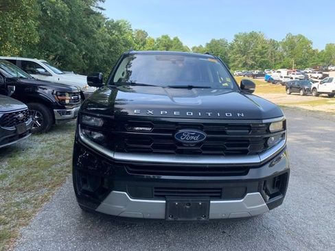 Used 2025 Ford Expedition Platinum AWD/4WD image 3