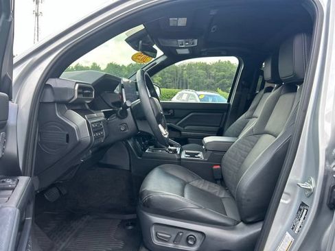 Used 2025 Toyota 4Runner TRD Off-Road Premium AWD/4WD image 15