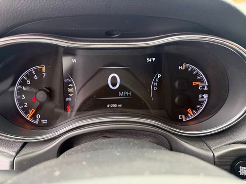 Used 2022 Jeep Grand Cherokee Laredo X image 14