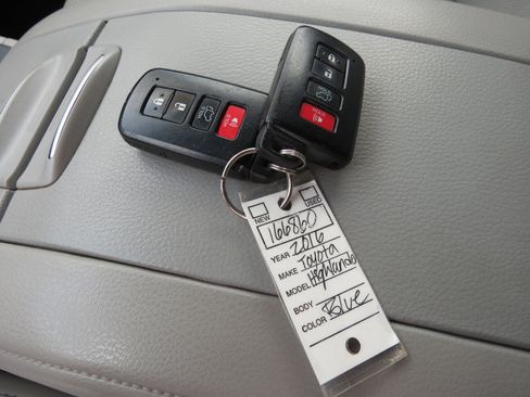 Used 2016 Toyota Highlander Limited image 47