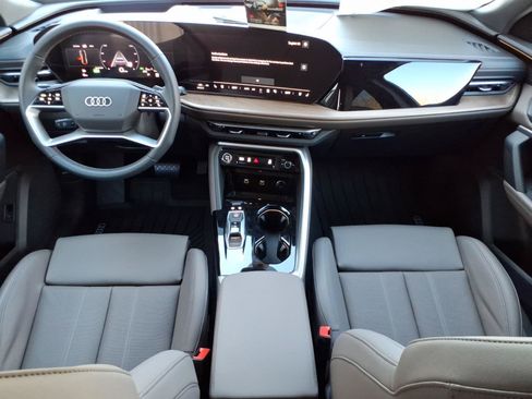Certified 2025 Audi Q5 Premium AWD/4WD image 11