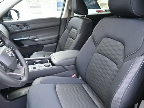 New 2026 Nissan Pathfinder SV image 25