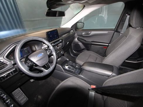 Used 2024 Ford Escape Active AWD/4WD image 2