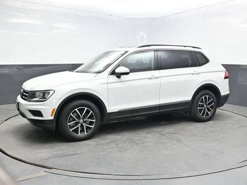 Used 2021 Volkswagen Tiguan SE w/ Panoramic Sunroof Package AWD/4WD image 3