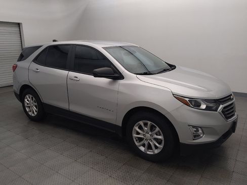 Used 2021 Chevrolet Equinox LS w/ LS Convenience Package image 11