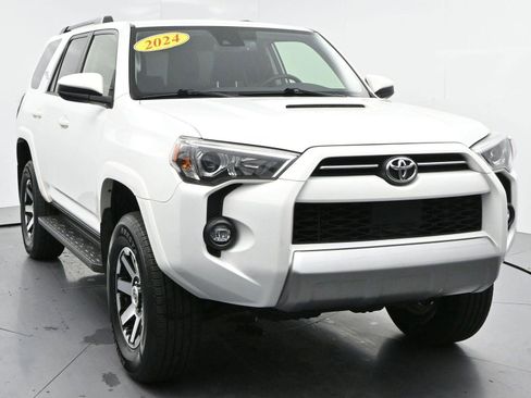 Used 2024 Toyota 4Runner TRD Off-Road image 2