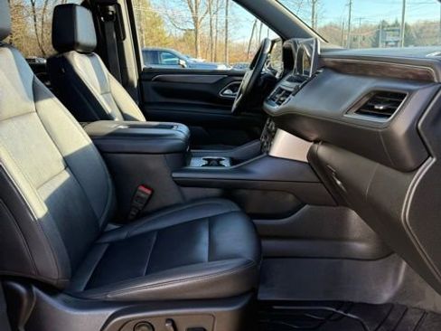 Used 2024 Chevrolet Suburban Z71 w/ Luxury Package image 17