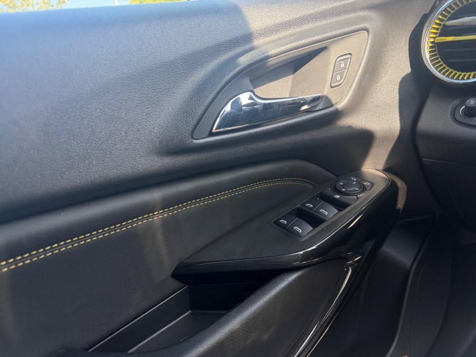 Used 2024 Chevrolet Trax ACTIV w/ Sunroof Package FWD image 32
