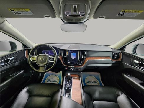 Used 2023 Volvo XC60 B5 Plus image 10