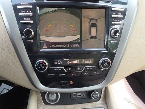 Used 2020 Nissan Murano SL w/ Moonroof Package AWD/4WD image 16